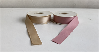 So Sánh Ruy Băng Lụa Satin Và Ruy Băng Gân Grosgrain Khi In Logo